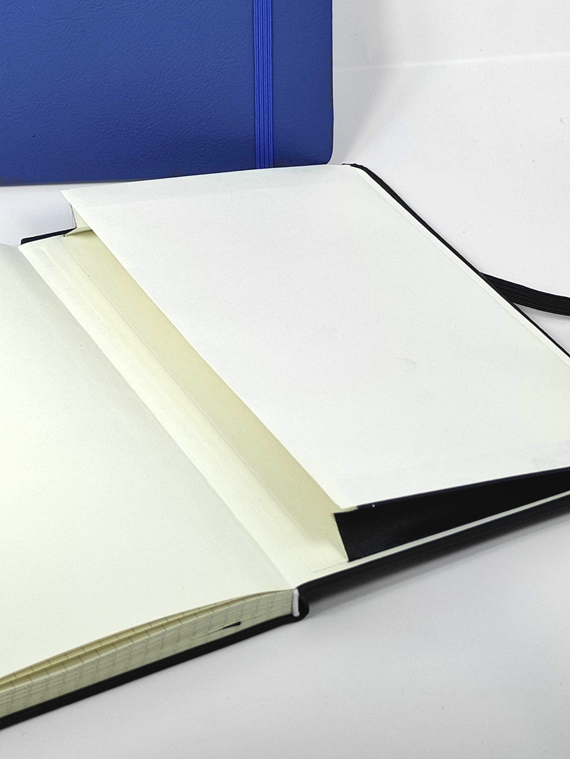 rheita-notizbuch-din-a5-mit-leseband-schwarz-96-seiten-kariert-70g-m image 2